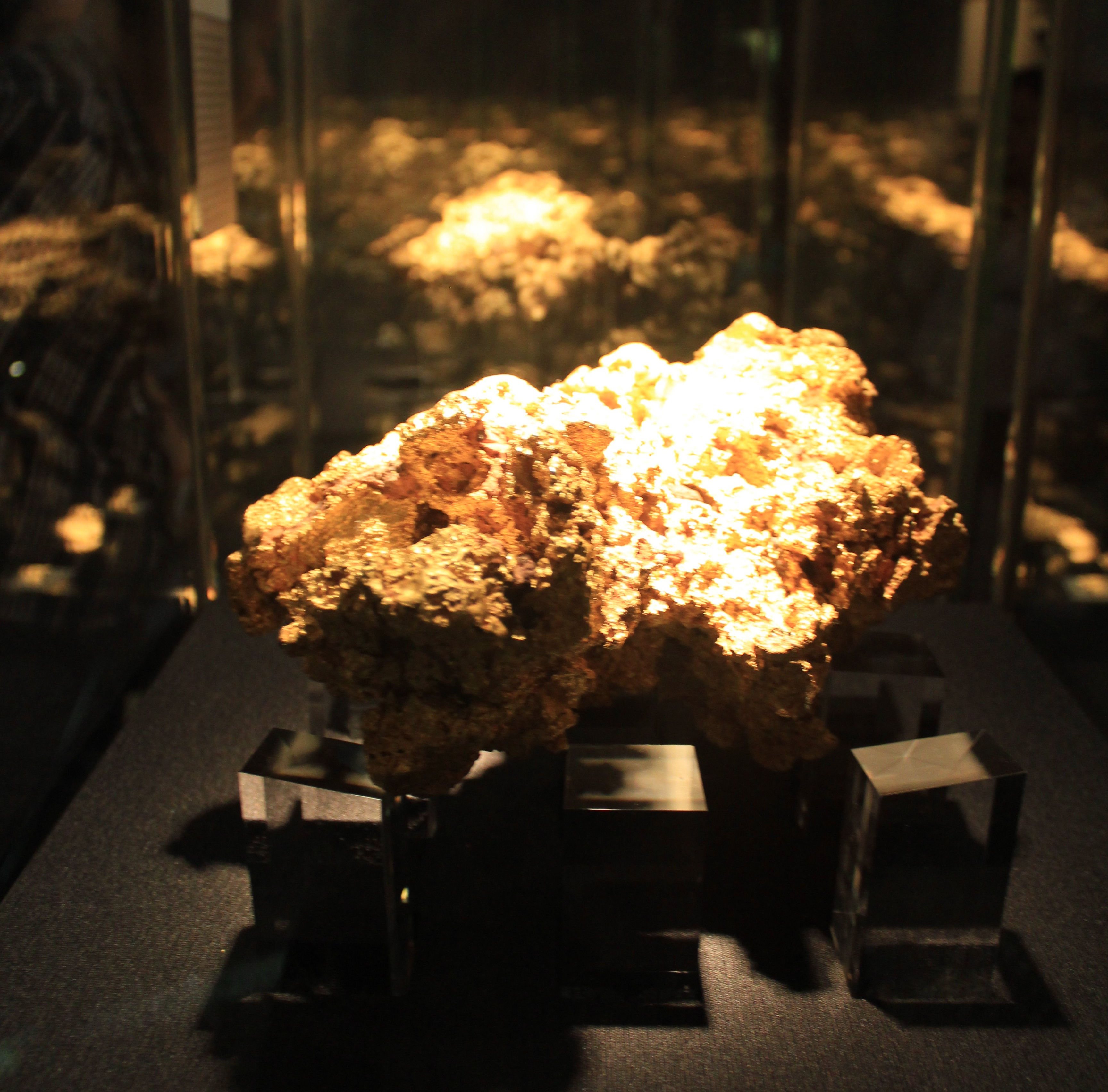 Best things to do in Perth - one day itinerary. Take a tour of Perth Mint for history and real gold!