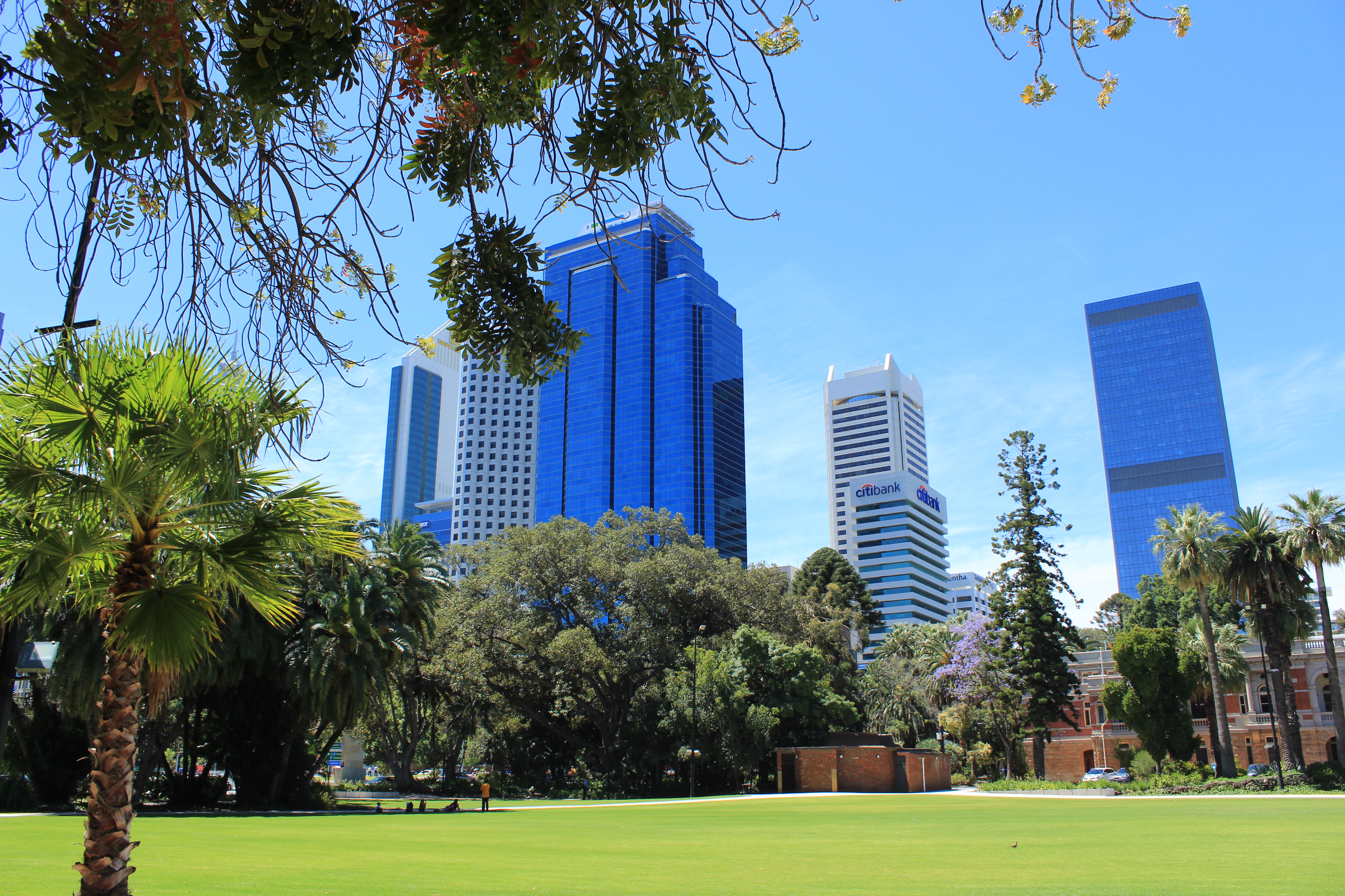 Best things to do in Perth, Western Australia - One day itinerary. Explore Perth's amazing views with a walk through the city and gardens.